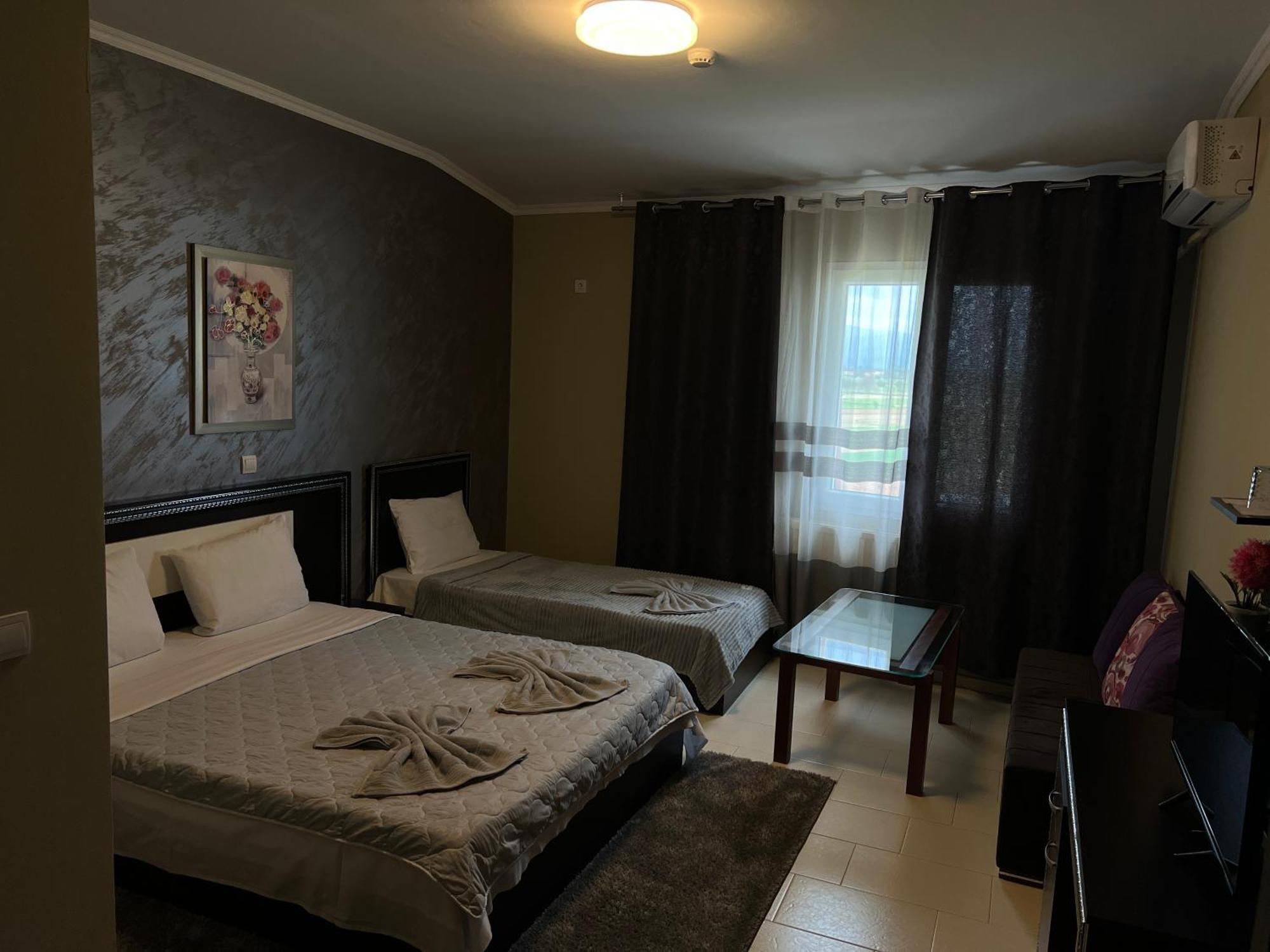 Hotel Yal Restaurant تيتوفو المظهر الخارجي الصورة